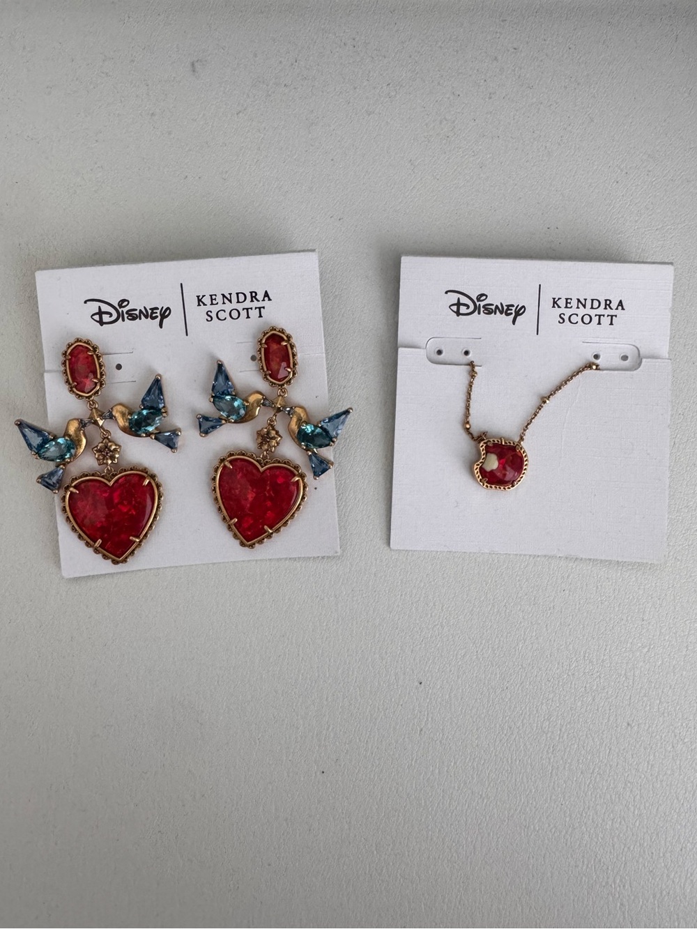 Kendra Scott x Disney Snow White Earrings and Necklace Set